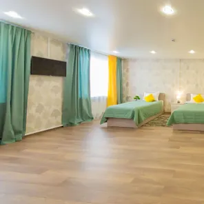 Семейный номер с 1 двуспальной и 1 односпальной кроватью