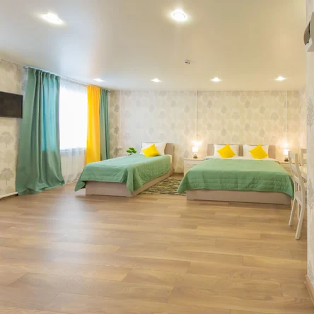 Семейный номер с 1 двуспальной и 1 односпальной кроватью