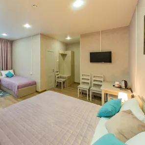 Семейный номер с 1 двуспальной и 2 односпальными кроватями