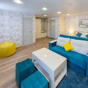 Джуниор сюит (полулюкс) с 1 двуспальной кроватью и диваном